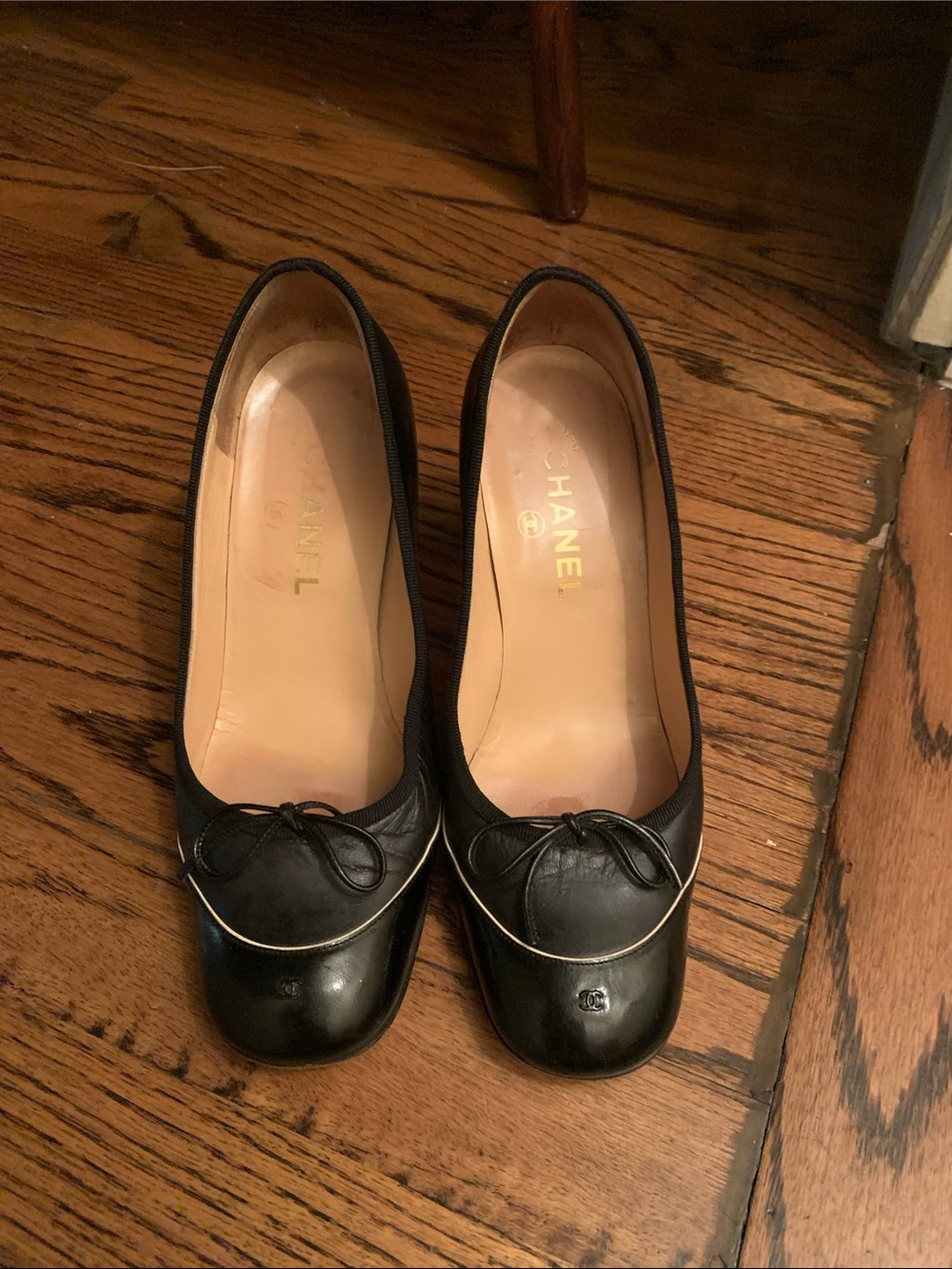 CHANEL Black Leather Ballet Flats with Bow and Gold Trim